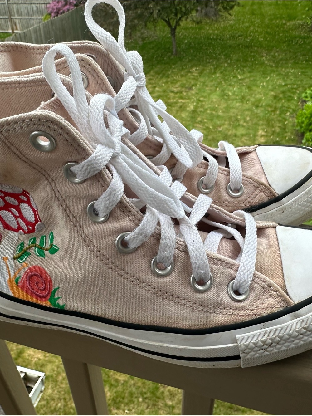 Converse Unisex Pink  garden embroidered Canvas Sneakers Size 6 Women's/men's 4